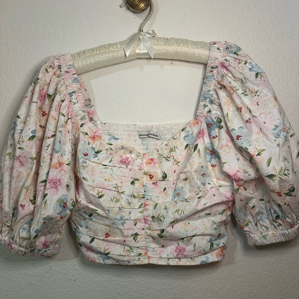 Abercrombie & Fitch Floral Sweetheart Cropped Puff Sleeve Top
